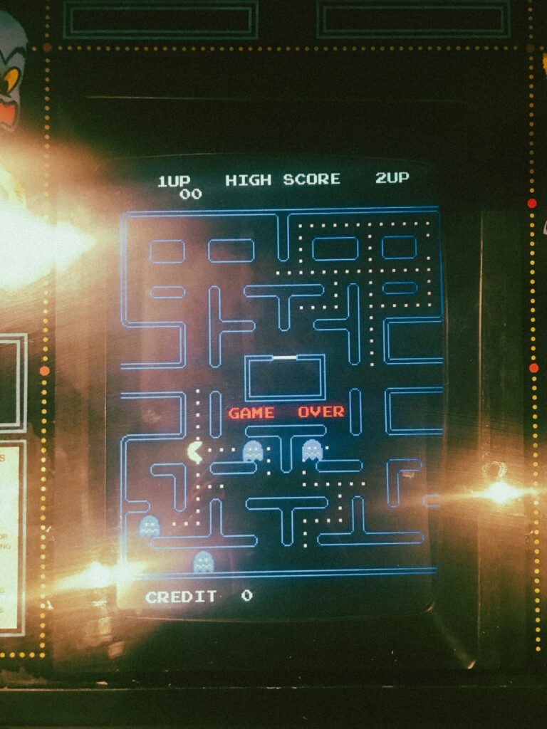 jogo-do-pac-man-768x1024 Os Melhores Jogos Retrô Que Marcaram a Infância dos Nerds