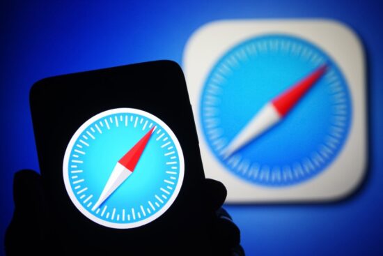 A Apple pondera integrar motores de busca IA como Perplexity no Safari, alterando a dinâmica da pesquisa online.