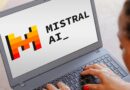 Logo da Mistral AI e representações de inteligência artificial