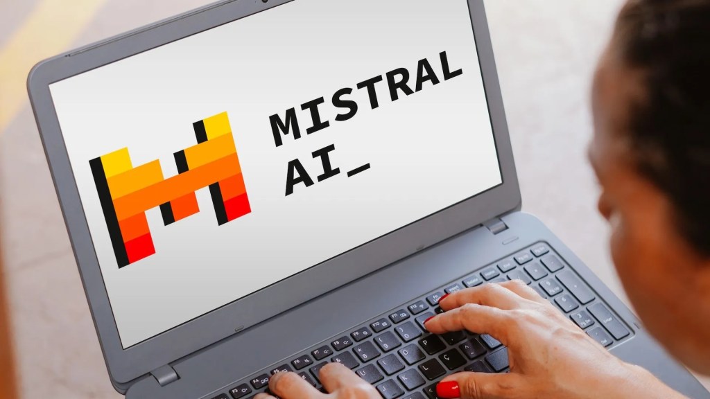 Mistral Medium 3: Revolução em IA com Desempenho Superior e Custo Acessível em 2025 1 Logo da Mistral AI em tela de laptop ilustrando o novo modelo Mistral Medium 3