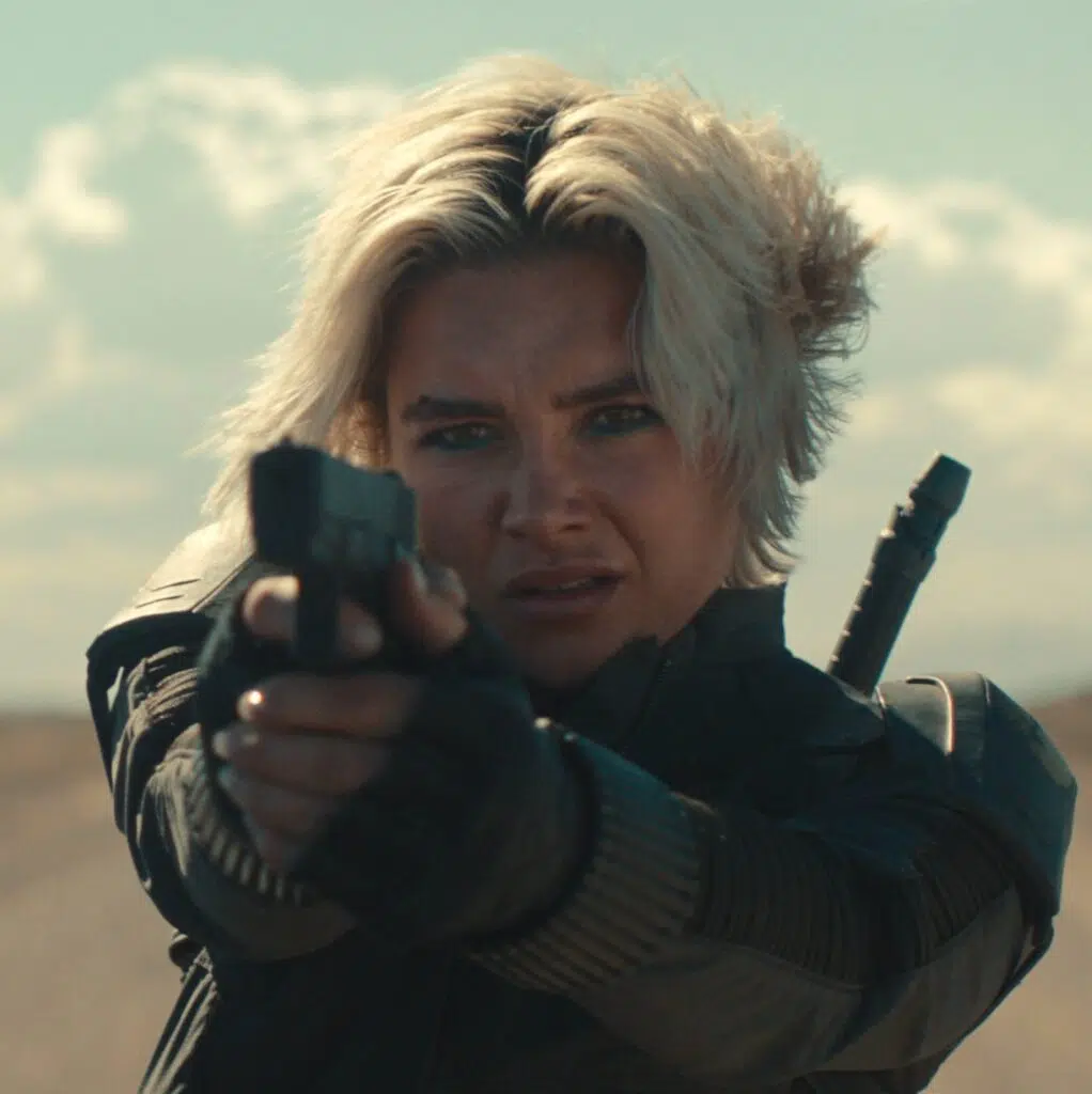 Resenha crítica do filme Thunderbolts da Marvel, mostrando o elenco principal em cena de ação.