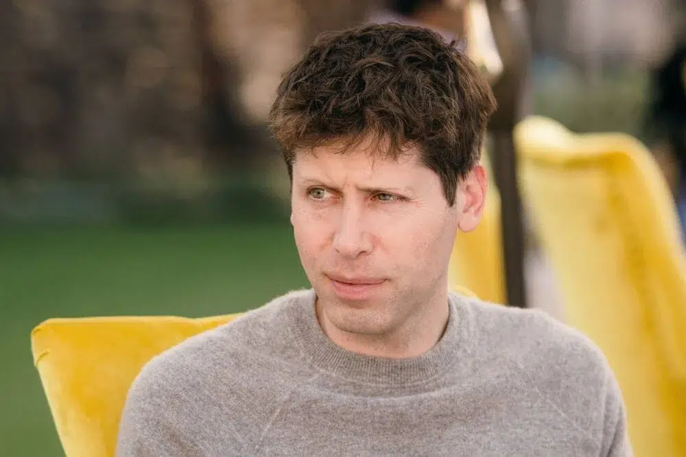 OpenAI Planeja SO de IA por Assinatura e Modelos Pessoais 1 Sam Altman, CEO da OpenAI, discutindo o futuro da inteligência artificial e planos para um SO de IA.