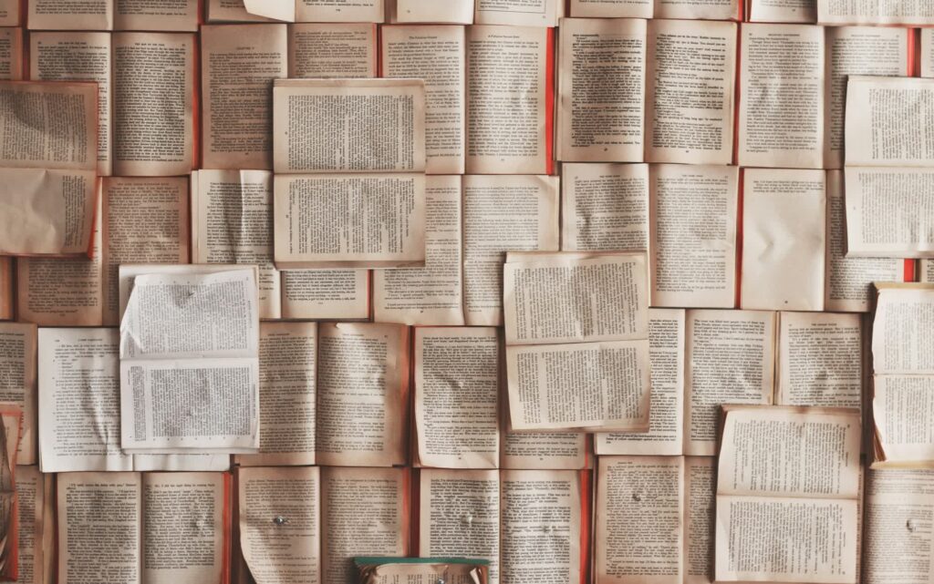 Livros empilhados antes da digitalização pela Anthropic Anthropic destruiu milhões de livros: Livros empilhados antes da digitalização pela Anthropic