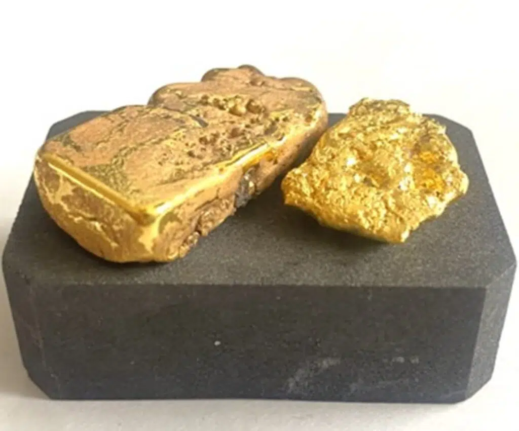 Novo método não tóxico extrai ouro do lixo eletrônico 5 Polímero rico em enxofre captura ouro em laboratório