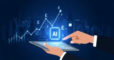 Profissional autônomo utiliza IA para redigir texto em laptop