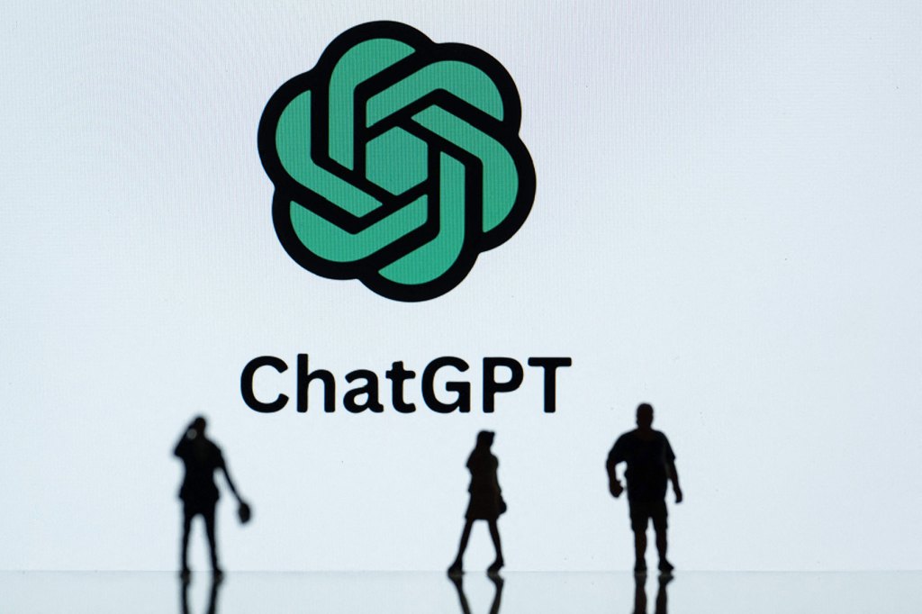 ChatGPT é acusado de incentivar teorias conspiratórias 3 Figurinos próximos ao logotipo do ChatGPT
