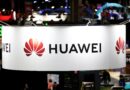 Logo da Huawei em evento de inovação; controle de exportação de Taiwan