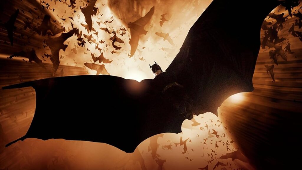 10 melhores filmes de ação dos anos 2000: lista IMDb atualizada 9 Em os 10 melhores filmes de ação dos anos 2000, O batman-Begins com a direção incrivel de Nolan