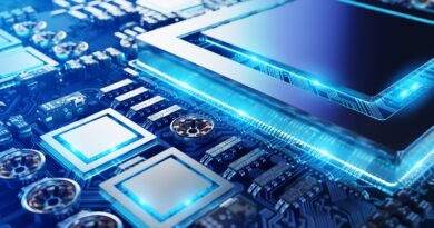 Foto de placa-mãe e CPU, representando hardware potencialmente afetado pela falha Secure Boot CVE-2025-3052