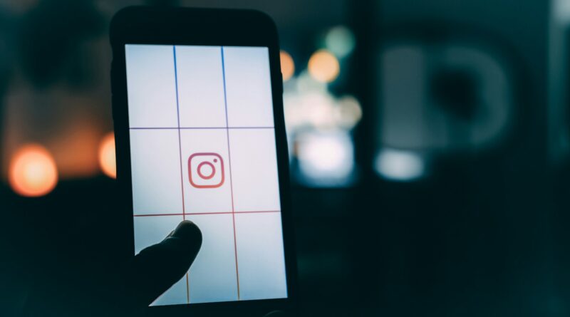 Logo do Instagram atualizado, novidade reorganização grid, app social, notícia 2025