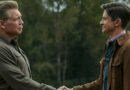 Holt McCallany e Topher Grace em cena de The Waterfront