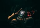 Usuário com o Uso de Dados móveis no Wi-Fi em smartphone