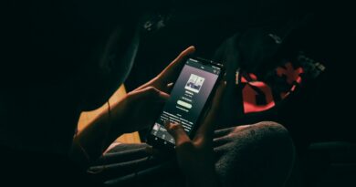Usuário com o Uso de Dados móveis no Wi-Fi em smartphone