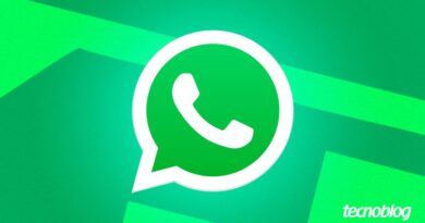 WhatsApp Web caiu? Aplicativo fica fora do ar nesta quarta (13) 5 Logo do WhatsApp ao centro, fundo verde com faixas diagonais claras. Balão de diálogo branco com ícone de telefone no centro. Logotipo Tecnoblog no canto inferior direito.