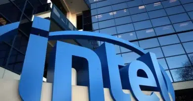 Intel CEO Lip-Bu Tan admite: empresa não está mais entre as 10 maiores fabricantes de chips do mundo, imagem mostra Tan em pronunciamento.