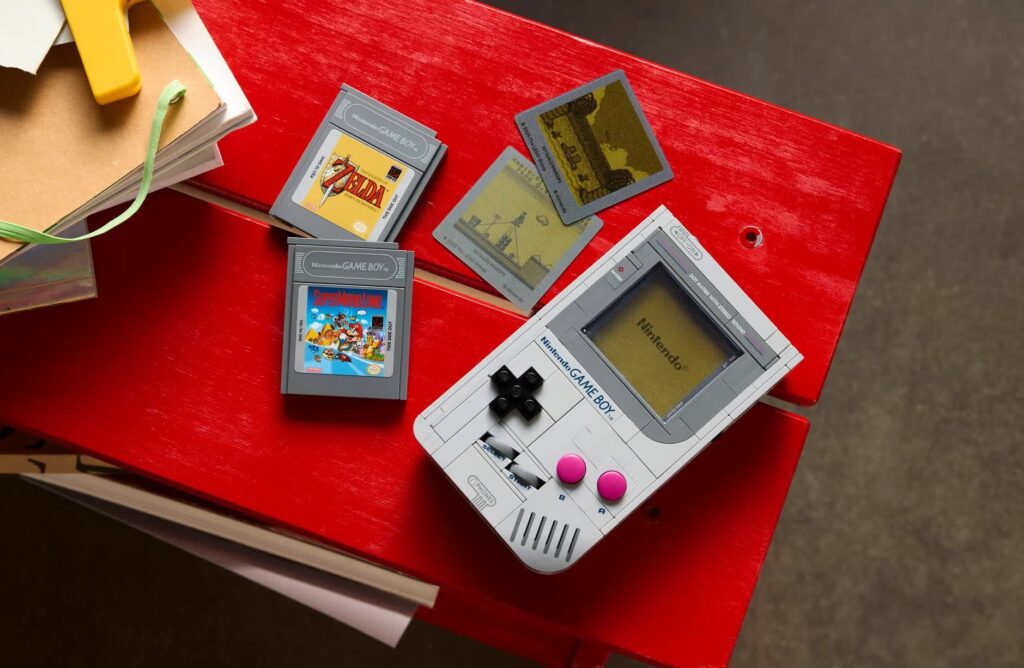 Lego lança Game Boy com cartuchos trocáveis: veja detalhes 4 O novo conjunto de Game Boy da Lego vem com cartuchos trocáveis e telas de jogo