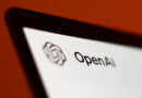 Tela do site do ChatGPT da OpenAI aberta em um laptop, simbolizando avanço dos navegadores de IA em 2025.