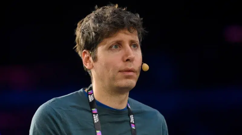 Sam Altman, CEO da OpenAI, anuncia adiamento do modelo open source após novas demandas de segurança. Informação divulgada em 11 de julho de 2025.