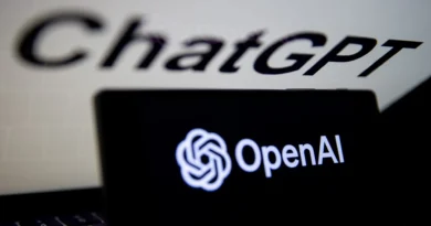 Logo OpenAI e ChatGPT sobre fundo claro, ilustrando inovação em IA para educação