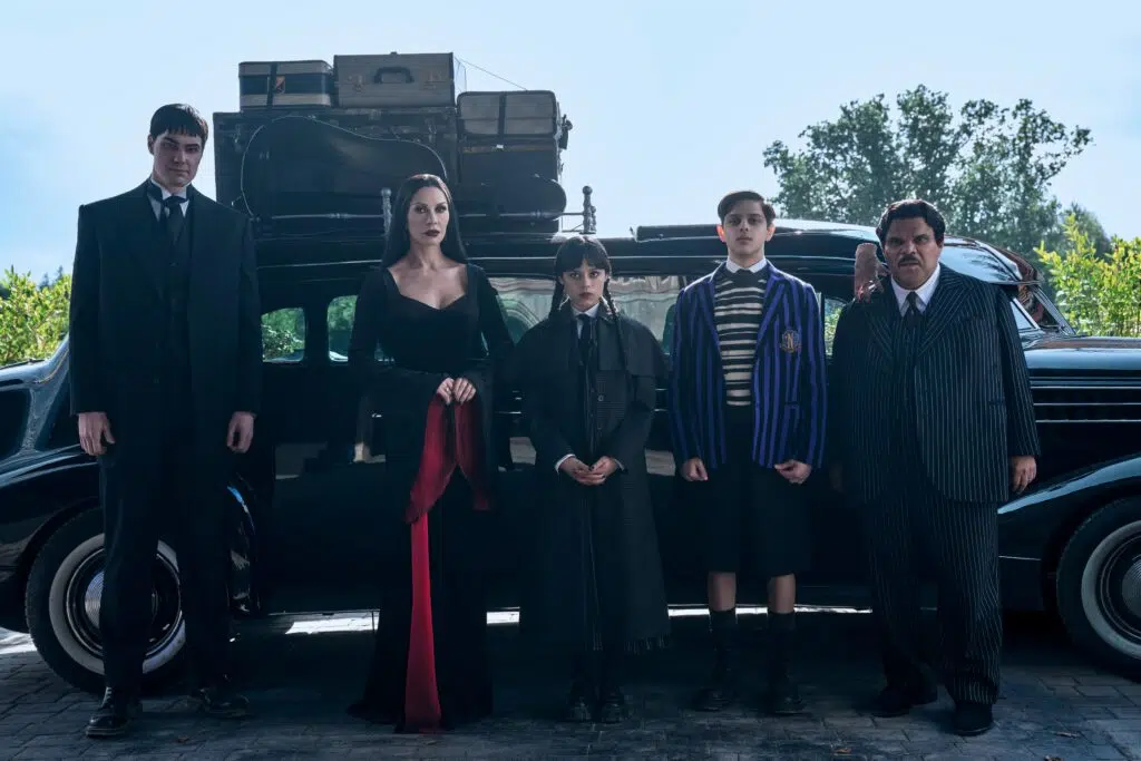 Wednesday renovada: 3ª temporada confirmada na Netflix 4 Cena da 2ª temporada de Wednesday na Escola Nunca Mais, Netflix, Jenna Ortega em destaque