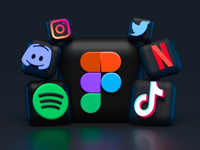 Replit fecha parceria com Microsoft e abala Google Cloud 3 Replit fecha parceria com Microsoft: logo do figma com varios logos a sua volta com tiktok, netflix, instagram entre outros