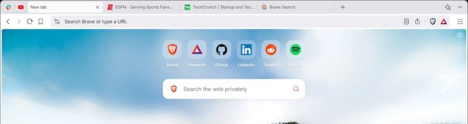 Alternativas ao Chrome e Safari: navegadores em destaque em 2025 15 Brave Browser protege privacidade com bloqueio de rastreadores, anúncios e criptomoeda própria