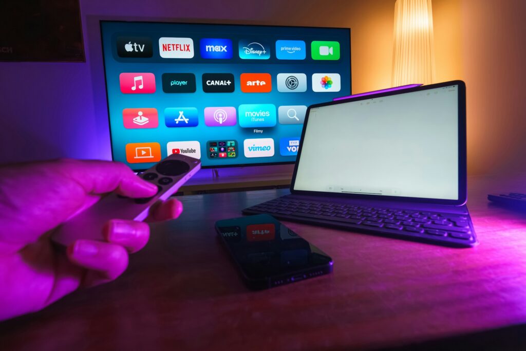 Streaming cresce no Brasil e TV por assinatura atinge baixa histórica 3 jakub zerdzicki ssDr sfsAKs unsplash