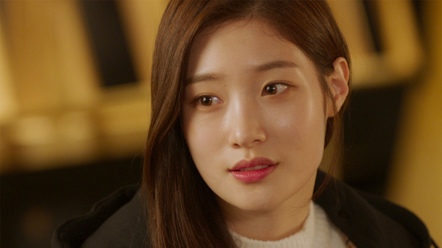 Jung Chae Yeon como Kang Hyo Min Beyond the Bar Netflix