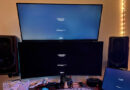 Comparação lado a lado dos níveis de preto entre OLED e LCD, destacando a superioridade do OLED, monitores Xiaomi M34WQ LCD versus Dell Alienware AW3423DWF QD-OLED