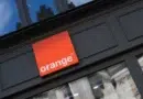 Fachada da loja Orange em Paris, França, com logotipo visível da operadora.