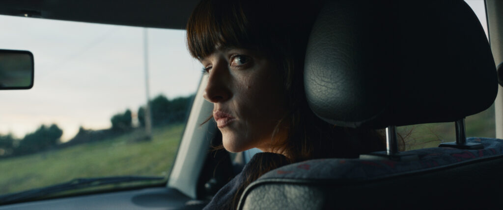 Filmes Netflix no outono 2025: lançamentos e novidades 21 She Walks in Darkness: suspense espanhol produzido por J.A. Bayona chega à Netflix