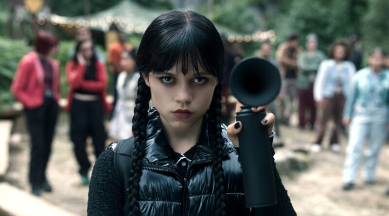 Imagem promocional oficial de Wednesday temporada 2 da Netflix, destacando visual sombrio e Jenna Ortega como Wednesday Addams.