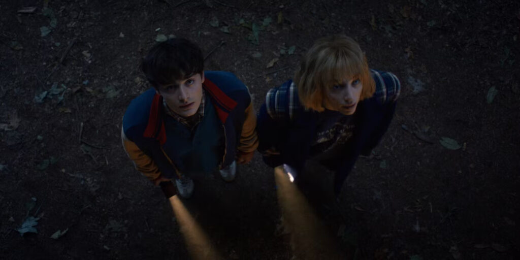 Stranger Things 5: teaser, fotos inéditas e data de estreia revelados 11 Will e Robin em cena tensa da quinta temporada de Stranger Things