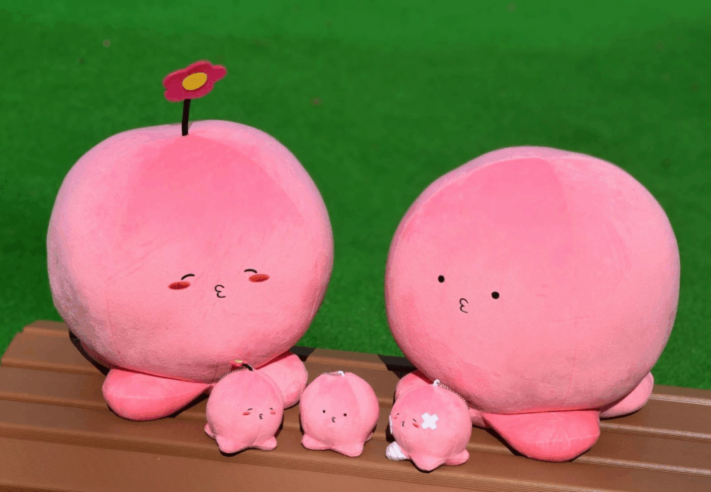 Takopi's Original Sin ganha pelúcias adoráveis no Japão 5 Takopi pelúcia pequena e grande, Tamaki Inc., máquinas de crane game, Japão, agosto 2025