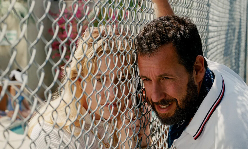 Adam Sandler no papel de Ron, agente de Jay Kelly, na produção Netflix.