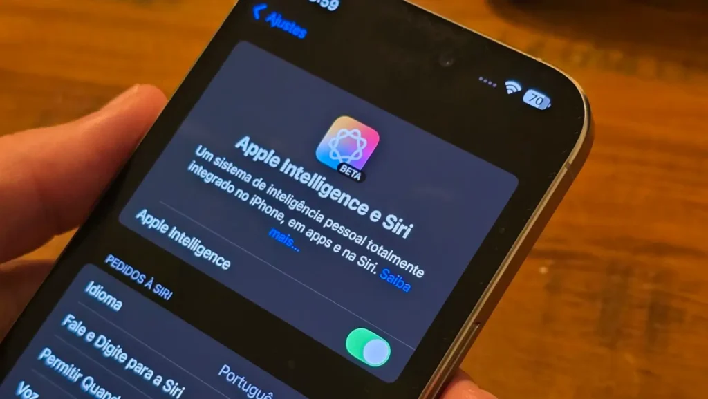 iPhone exibindo configurações do Apple Intelligence e Siri; possível integração com Gemini do Google em discussão