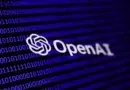 Código binário e logotipo da OpenAI representando o avanço dos modelos open source de IA