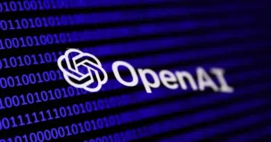 Código binário e logotipo da OpenAI representando o avanço dos modelos open source de IA