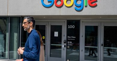 Sundar Pichai no campus do Google; Made by Google 2025 com foco no Pixel 10 e IA