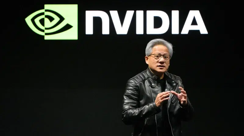 Jensen Huang, CEO da Nvidia, anuncia resultados históricos impulsionados pelo boom da inteligência artificial e dos chips Blackwell, agosto de 2025.