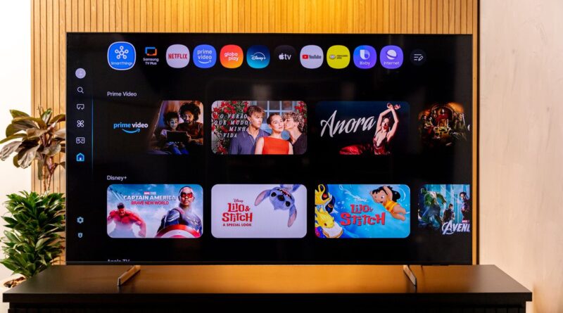 Copilot da Microsoft nas TVs Samsung com busca por voz e Vision AI respondendo a dúvidas sobre filmes e séries
