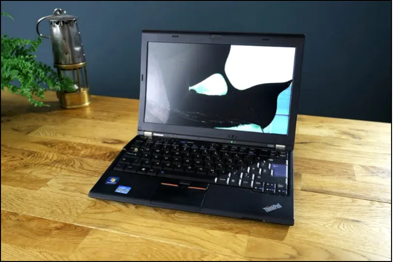 Problemas comuns de notebooks: Tela do notebook quebrada! Como obter dados? - EaseUS