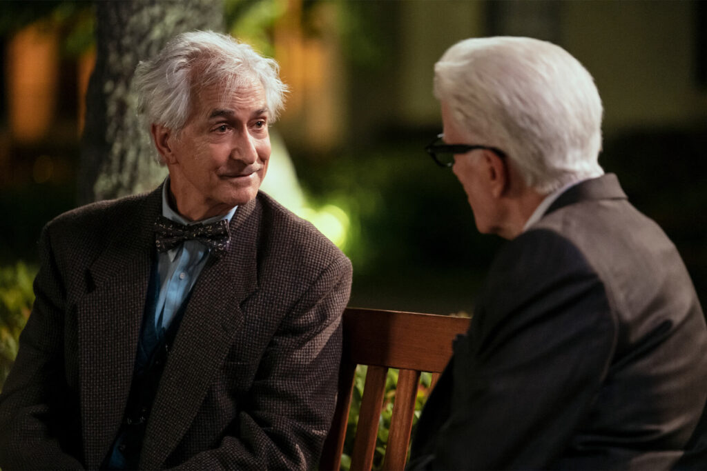 Um espião infiltrado 2: estreia em novembro de 2025 10 Um espião infiltrado 2: David Strathairn como Benjamin Cole; imagens oficiais da nova temporada