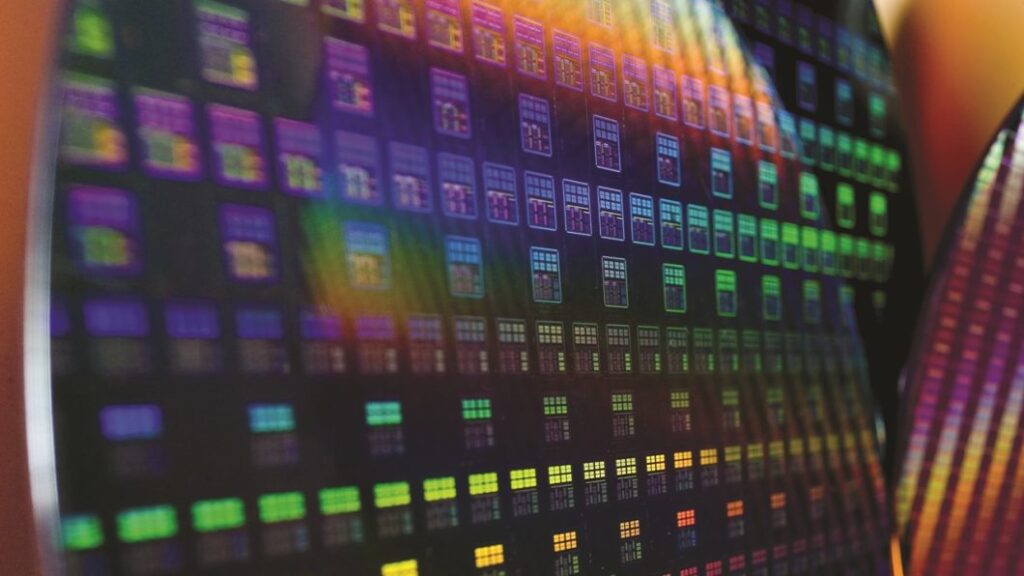 EUA inserem rastreadores em chips de IA para evitar desvios à China 4 Placas e wafers de chips de IA fabricados para exportação internacional