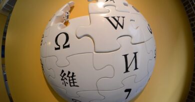 Wikipédia perde tráfego para a IA após bots no Brasil 5 Ilustração sobre Wikipédia: exclusão rápida para artigos gerados por IA reforça combate a conteúdo sintético e mantém padrões enciclopédicos