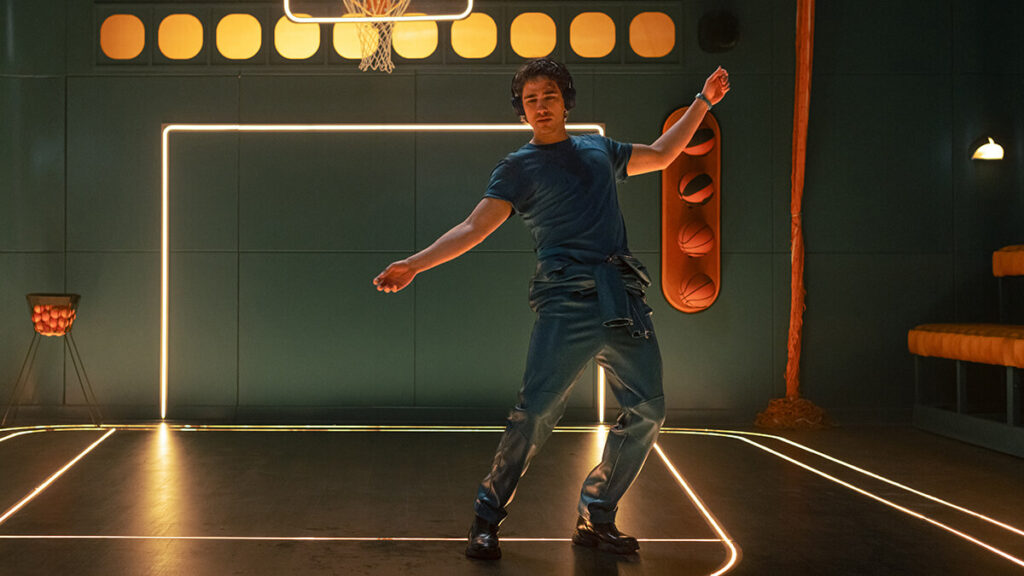 Billionaires' Bunker na Netflix: data, trama e elenco 8 Cena de Billionaires' Bunker mostra personagens dentro do bunker de luxo Kimera Underground Park