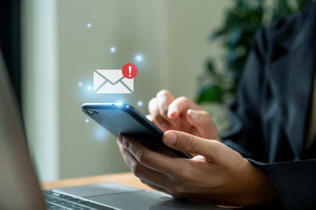 Golpes com CPF na nota: 5 sinais e como evitar 11 Golpe de phishing em redes sociais usa páginas clonadas com sorteios falsos