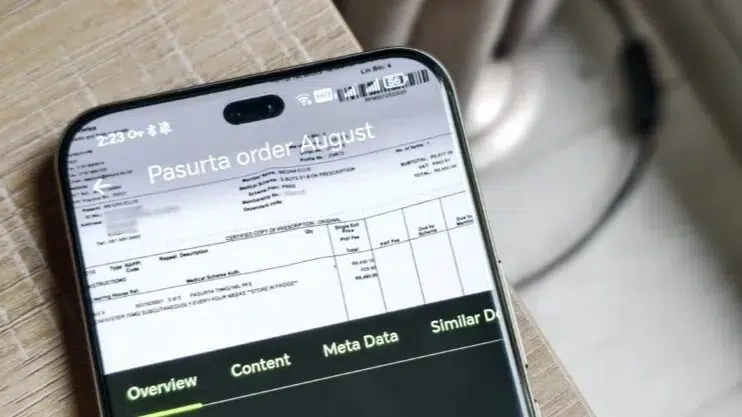 Apps auto-hospedados Android: 6 favoritos 9 Paperless Mobile no Android mostrando documento escaneado e opções de upload para o servidor Paperless-ngx