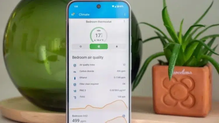 Apps auto-hospedados Android: 6 favoritos 11 App Home Assistant exibindo termostatos, qualidade do ar e sensores integrados em painel no Android