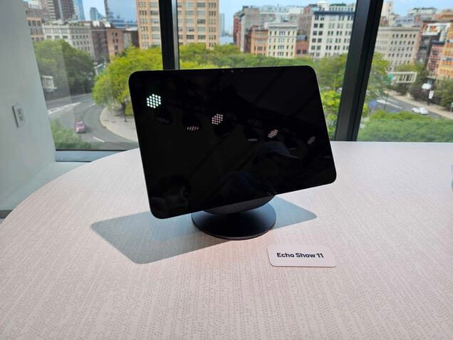 Amazon Echo com Alexa turbinada e IA generativa 7 Echo Show 11 com tela ampla e alto-falantes estéreos frontais